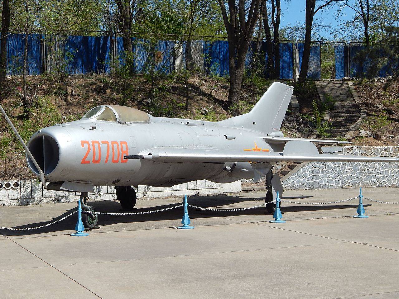 Chine : le vieux chasseur J-6 renaît en drone