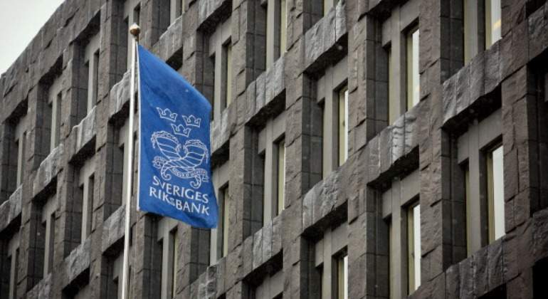 La Banque centrale de Suède recommande de conserver de l'argent liquide à domicile en cas de perturbations des systèmes de paiement numérique