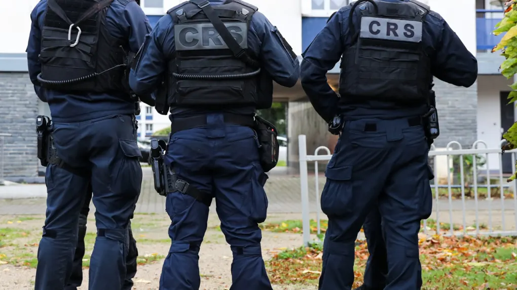 Deux CRS jugés pour avoir frappé et volé un jeune homme