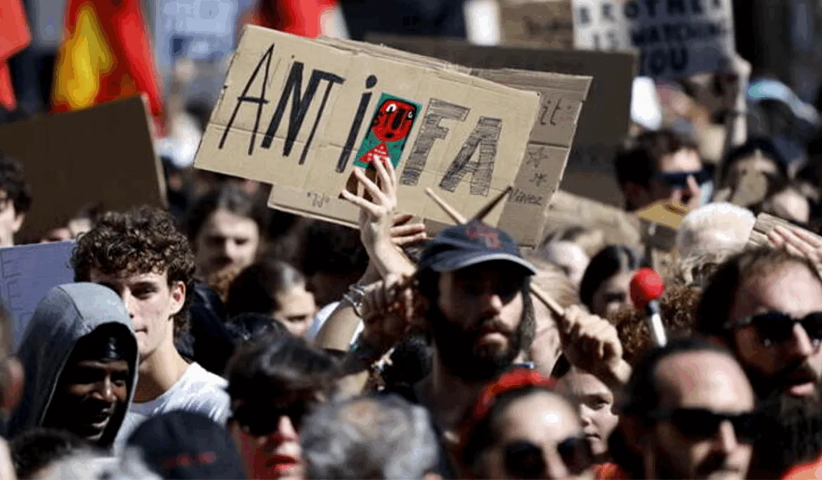 « Pas de rois » : Le populisme moral qui remodèle la gauche mondiale