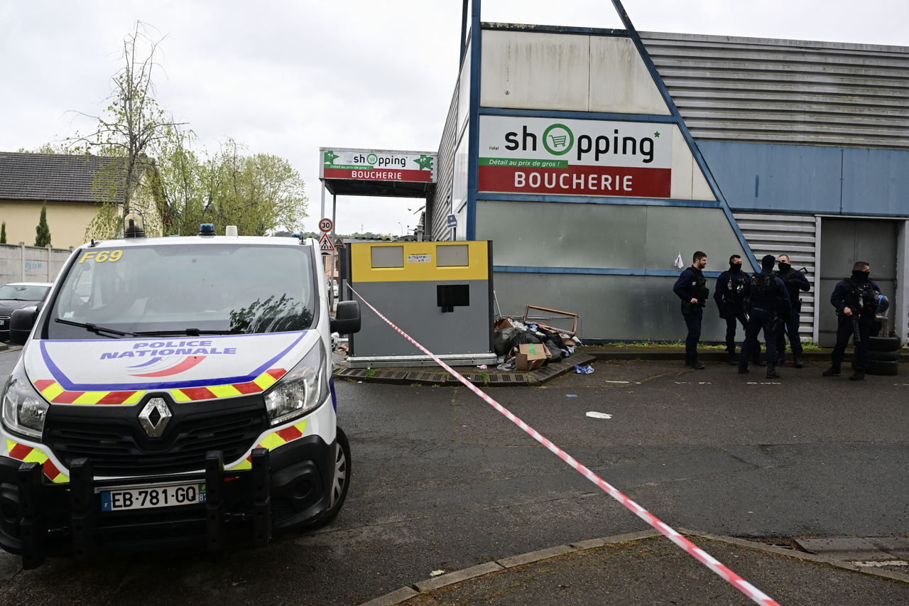 Un collégien de 13 ans abattu dans une épicerie, son auteur présumé placé sous contrôle judiciaire