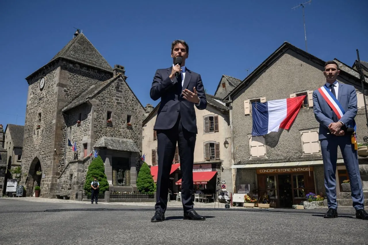 Présidentielle 2027 : Gabriel Attal évoque une primaire face au risque d’un duel LFI-RN