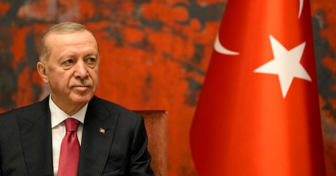 Turquie, fermeture de l’université privée Bilgi : le président Erdogan supprime une nouvelle source critique